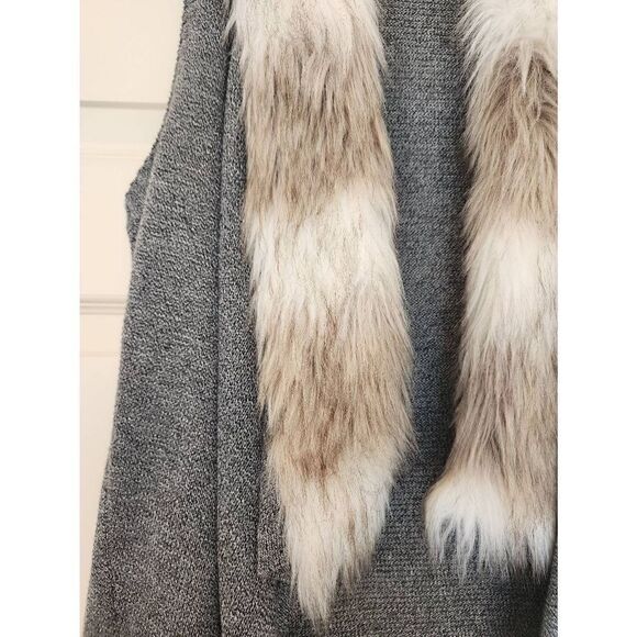 Skies Are Blue faux fur sweater vest grey size medium - Picture 3 of 9